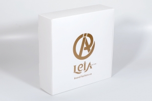 коробка с логотипом