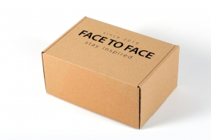 коробка з логотипом