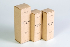 серія фірмових коробок